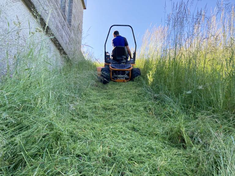 Mowing with the AS 1040 YAK 4WD