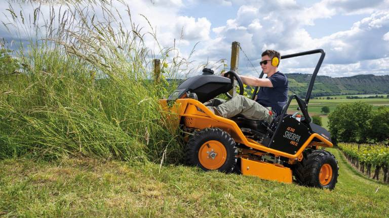 AS 940 Sherpa 4WD XL High-grass ride-on mower with more ground clearance