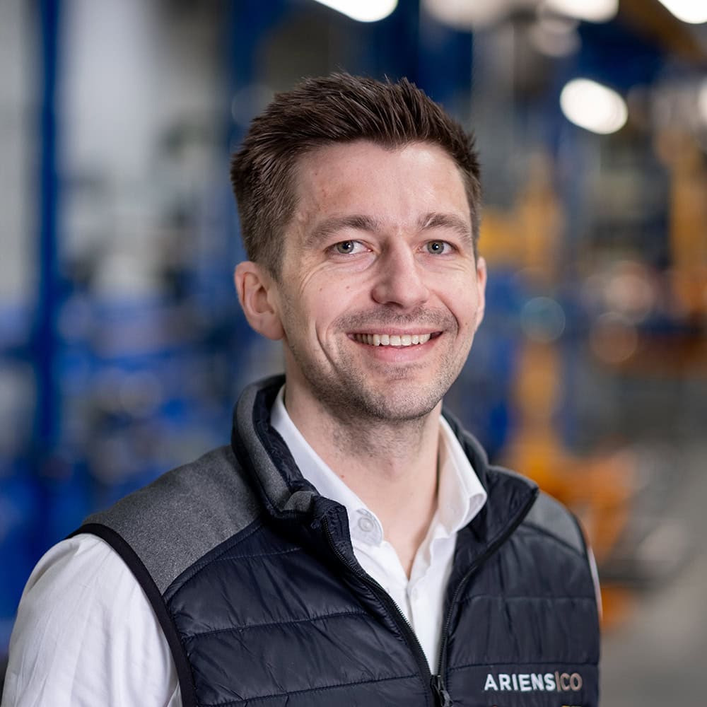 Portrait/Headshot of AriensCo EMEAA Leadership Team Member: Sam Lewis, General Manager AriensCo UK - EMEAA